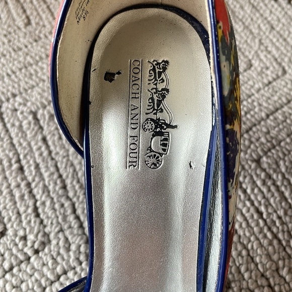 COACH AND FOUR HEEl SHOE - Picture 5 of 7